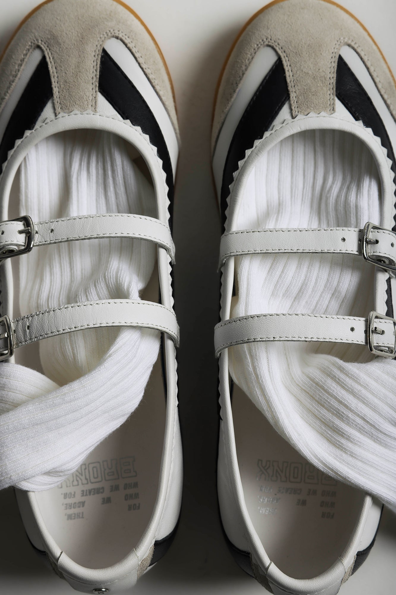 cli-oo | off white/black/gum